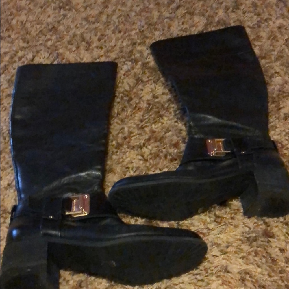 Black leather Vince Camuto size 9 boots
